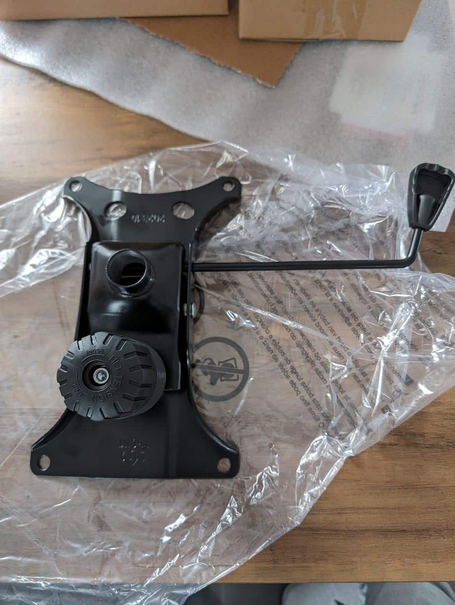Die separate Mechanik für die Sitzunterseite.