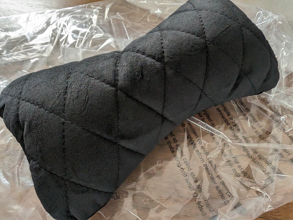 Das mitgelieferte Nackenkissen.
